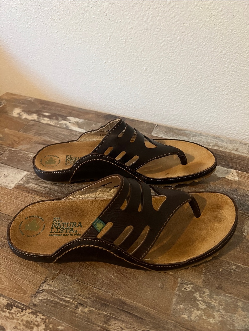 El Naturalista Women’s Brown Leather Thong Sandals Sustainable Footwear